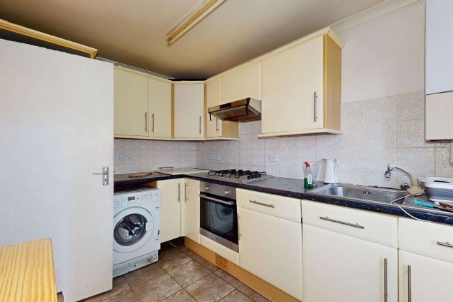 98 Westbury Road, New Malden, Surrey KT3 5AN 7