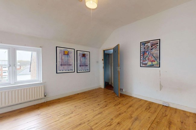 5 The Broadway, Penn Road, Beaconsfield, Buckinghamshire HP9 2PD 1