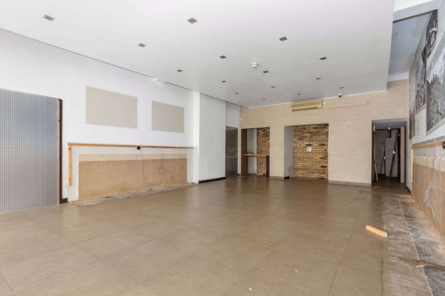 5 The Broadway, Penn Road, Beaconsfield, Buckinghamshire HP9 2PD 1