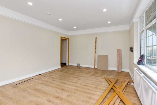 5 The Broadway, Penn Road, Beaconsfield, Buckinghamshire HP9 2PD 1