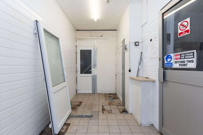 5 The Broadway, Penn Road, Beaconsfield, Buckinghamshire HP9 2PD 1