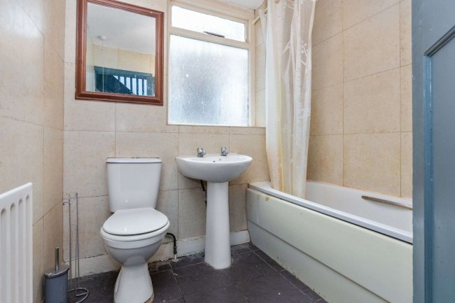 5 The Broadway, Penn Road, Beaconsfield, Buckinghamshire HP9 2PD 1