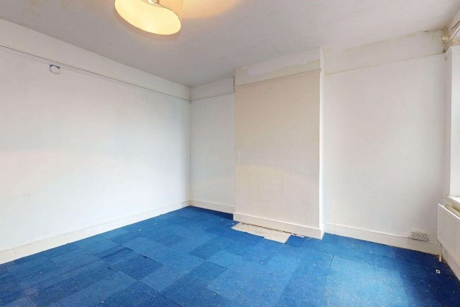 5 The Broadway, Penn Road, Beaconsfield, Buckinghamshire HP9 2PD 1