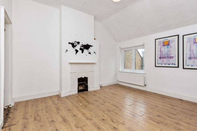 5 The Broadway, Penn Road, Beaconsfield, Buckinghamshire HP9 2PD 1