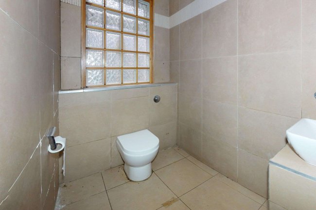 5 The Broadway, Penn Road, Beaconsfield, Buckinghamshire HP9 2PD 1