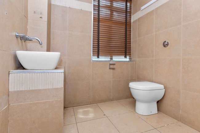 5 The Broadway, Penn Road, Beaconsfield, Buckinghamshire HP9 2PD 1