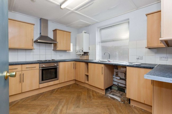 5 The Broadway, Penn Road, Beaconsfield, Buckinghamshire HP9 2PD 1