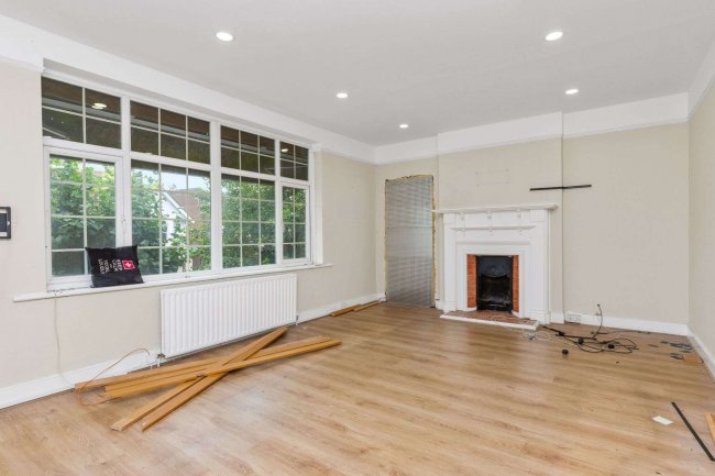 5 The Broadway, Penn Road, Beaconsfield, Buckinghamshire HP9 2PD 1