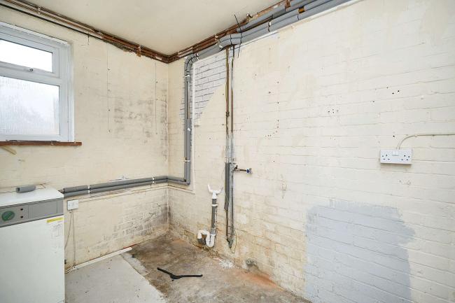 12 Burbage Road, Easton Royal, Pewsey, SN9 5LT 7