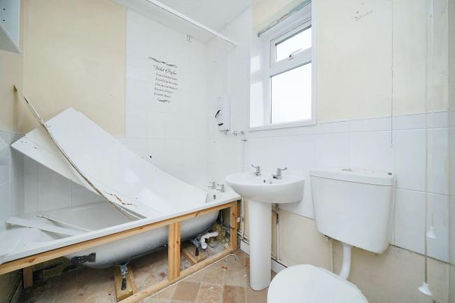 12 Burbage Road, Easton Royal, Pewsey, SN9 5LT 7