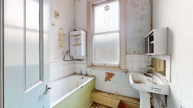 19 Gowlett Road, Peckham, London SE15 4HX 3