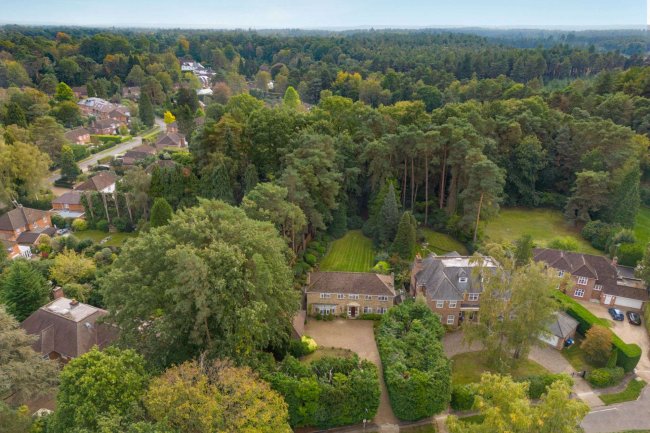 Pemberley, Woodlands Ride, Ascot, Berkshire, SL5 9HP 3