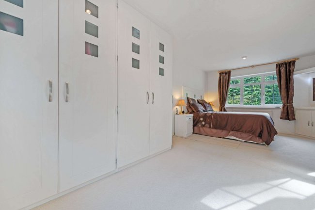 Pemberley, Woodlands Ride, Ascot, Berkshire, SL5 9HP 3