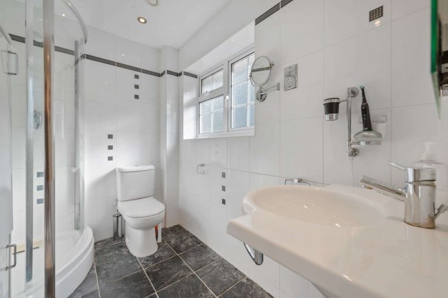 Pemberley, Woodlands Ride, Ascot, Berkshire, SL5 9HP 3