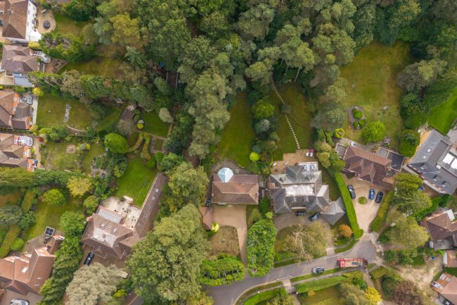 Pemberley, Woodlands Ride, Ascot, Berkshire, SL5 9HP 3