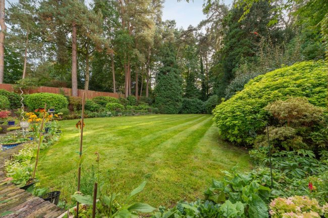 Pemberley, Woodlands Ride, Ascot, Berkshire, SL5 9HP 3