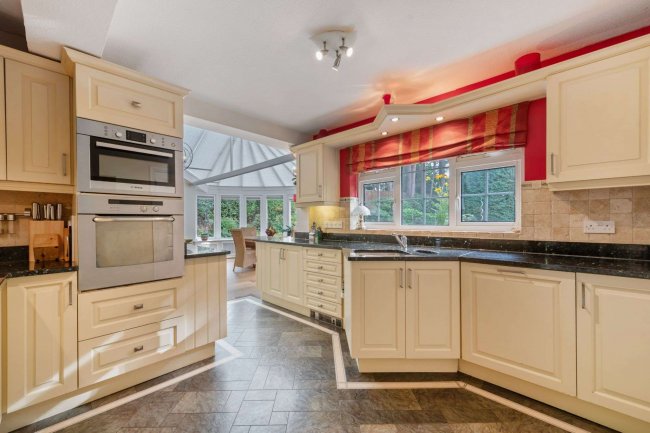 Pemberley, Woodlands Ride, Ascot, Berkshire, SL5 9HP 3