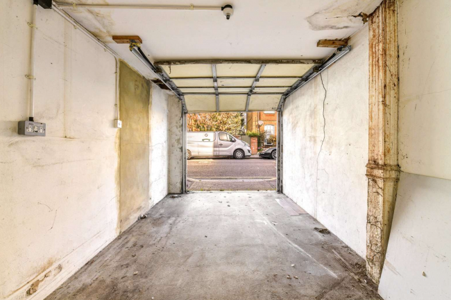 Garage at the rear of 221 Wandsworth Bridge Road, Fulham, London, SW6 2TU 1