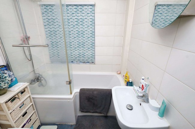 203 Hounslow Road, Hanworth, Feltham, TW13 6AD 6