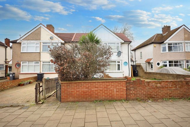 203 Hounslow Road, Hanworth, Feltham, TW13 6AD 6