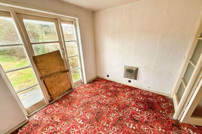 24 Leigh Road, Beeston, Nottingham NG9 6GF 1