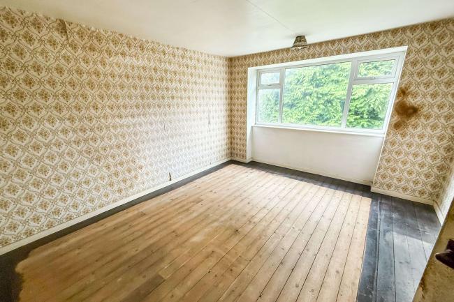 24 Leigh Road, Beeston, Nottingham NG9 6GF 1