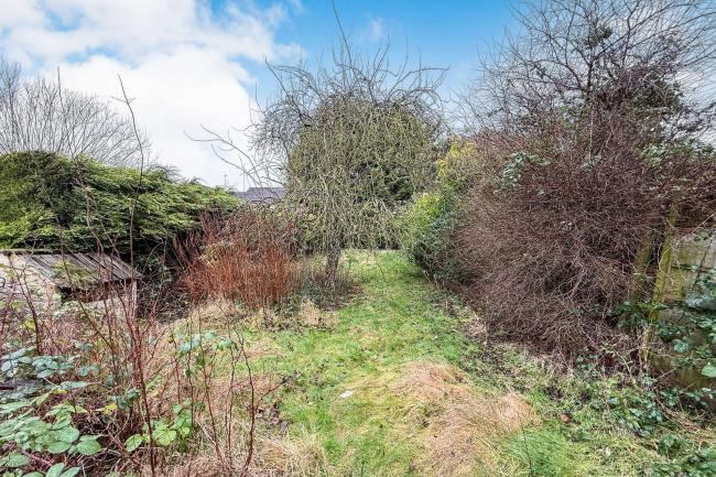 24 Leigh Road, Beeston, Nottingham NG9 6GF 1