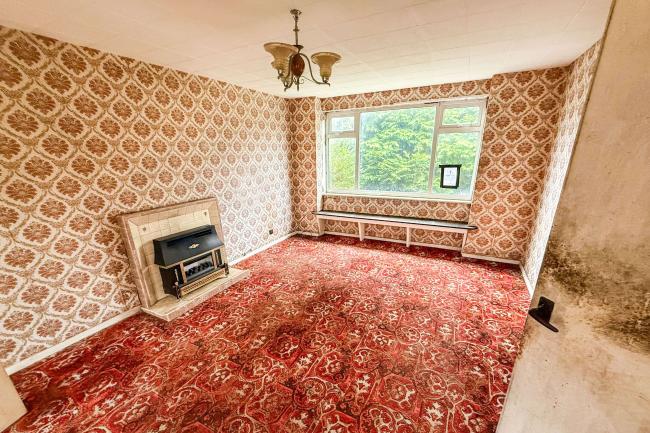 24 Leigh Road, Beeston, Nottingham NG9 6GF 1