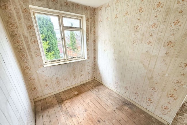 24 Leigh Road, Beeston, Nottingham NG9 6GF 1