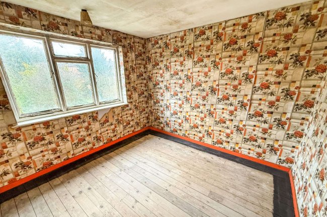 24 Leigh Road, Beeston, Nottingham NG9 6GF 1