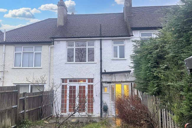 56 Ardrossan Gardens, Worcester Park, Surrey, KT4 7AX 8