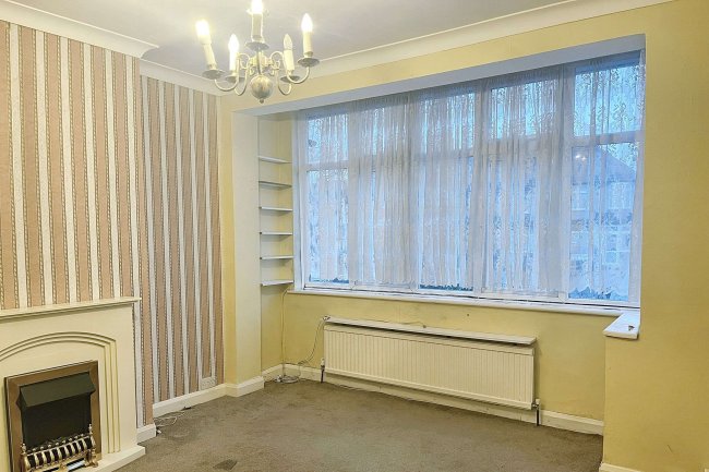 56 Ardrossan Gardens, Worcester Park, Surrey, KT4 7AX 8