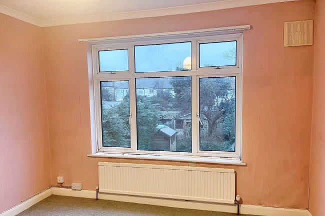 56 Ardrossan Gardens, Worcester Park, Surrey, KT4 7AX 8