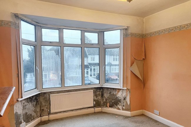 56 Ardrossan Gardens, Worcester Park, Surrey, KT4 7AX 8