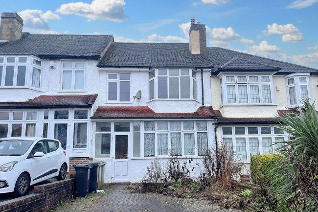 56 Ardrossan Gardens, Worcester Park, Surrey, KT4 7AX 8