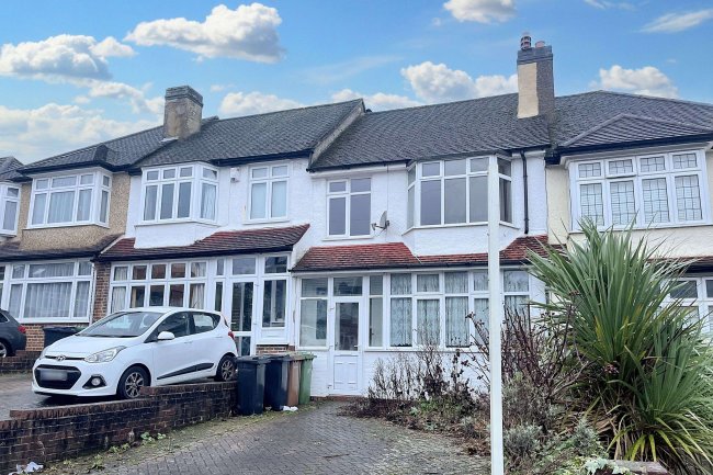 56 Ardrossan Gardens, Worcester Park, Surrey, KT4 7AX 8