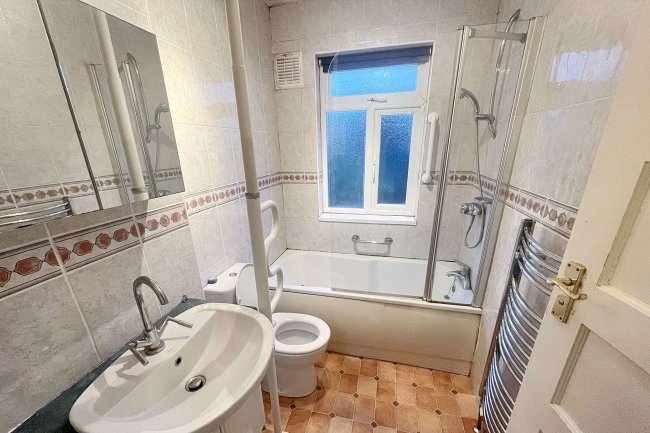 56 Ardrossan Gardens, Worcester Park, Surrey, KT4 7AX 8