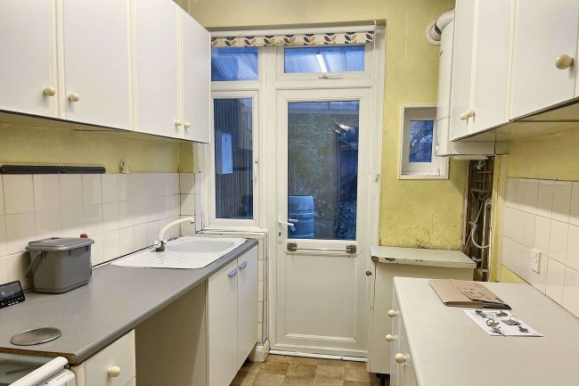 56 Ardrossan Gardens, Worcester Park, Surrey, KT4 7AX 8