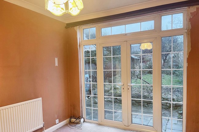 56 Ardrossan Gardens, Worcester Park, Surrey, KT4 7AX 8