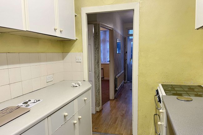 56 Ardrossan Gardens, Worcester Park, Surrey, KT4 7AX 8