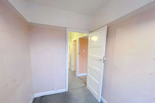 56 Ardrossan Gardens, Worcester Park, Surrey, KT4 7AX 8