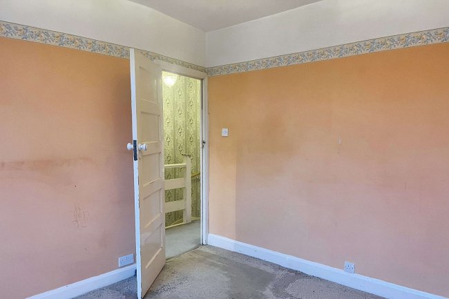 56 Ardrossan Gardens, Worcester Park, Surrey, KT4 7AX 8