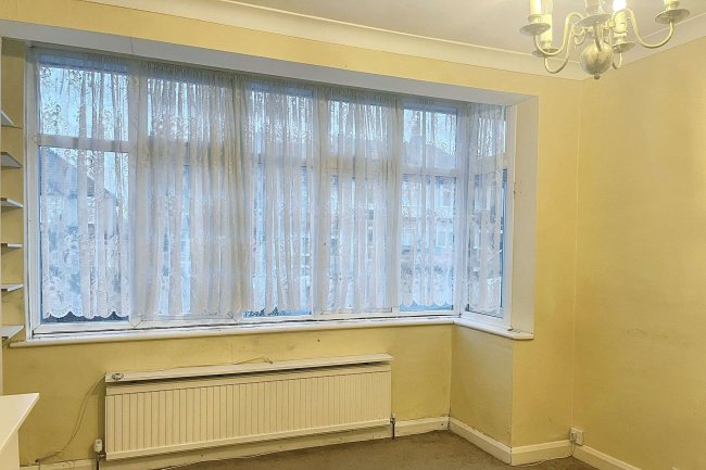 56 Ardrossan Gardens, Worcester Park, Surrey, KT4 7AX 8