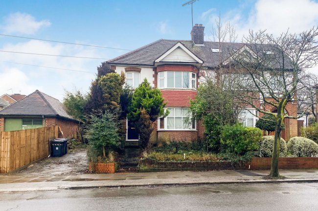 71 Lullington Garth, Woodside Park, London, N12 7BL 1
