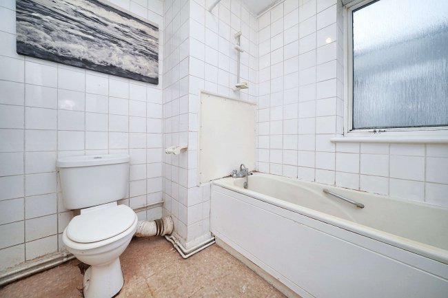 Flat 24, Rex House, Hampton Road West, Feltham TW13 6AP 10