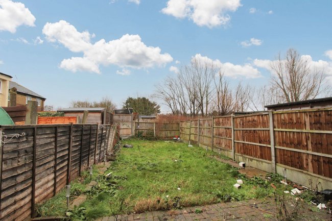 1 Penn Gardens, Romford, RM5 2JF 9