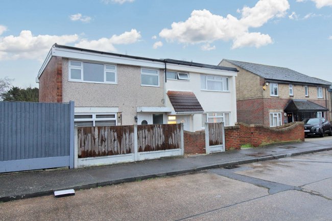 1 Penn Gardens, Romford, RM5 2JF 9