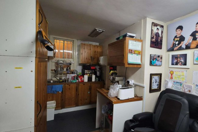 15/15A Trinity Road, Tooting, London SW17 7SD 8