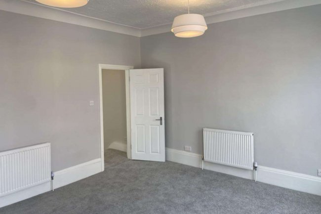 15/15A Trinity Road, Tooting, London SW17 7SD 8