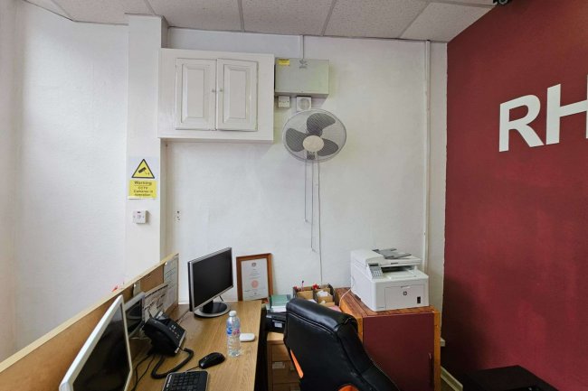 15/15A Trinity Road, Tooting, London SW17 7SD 8